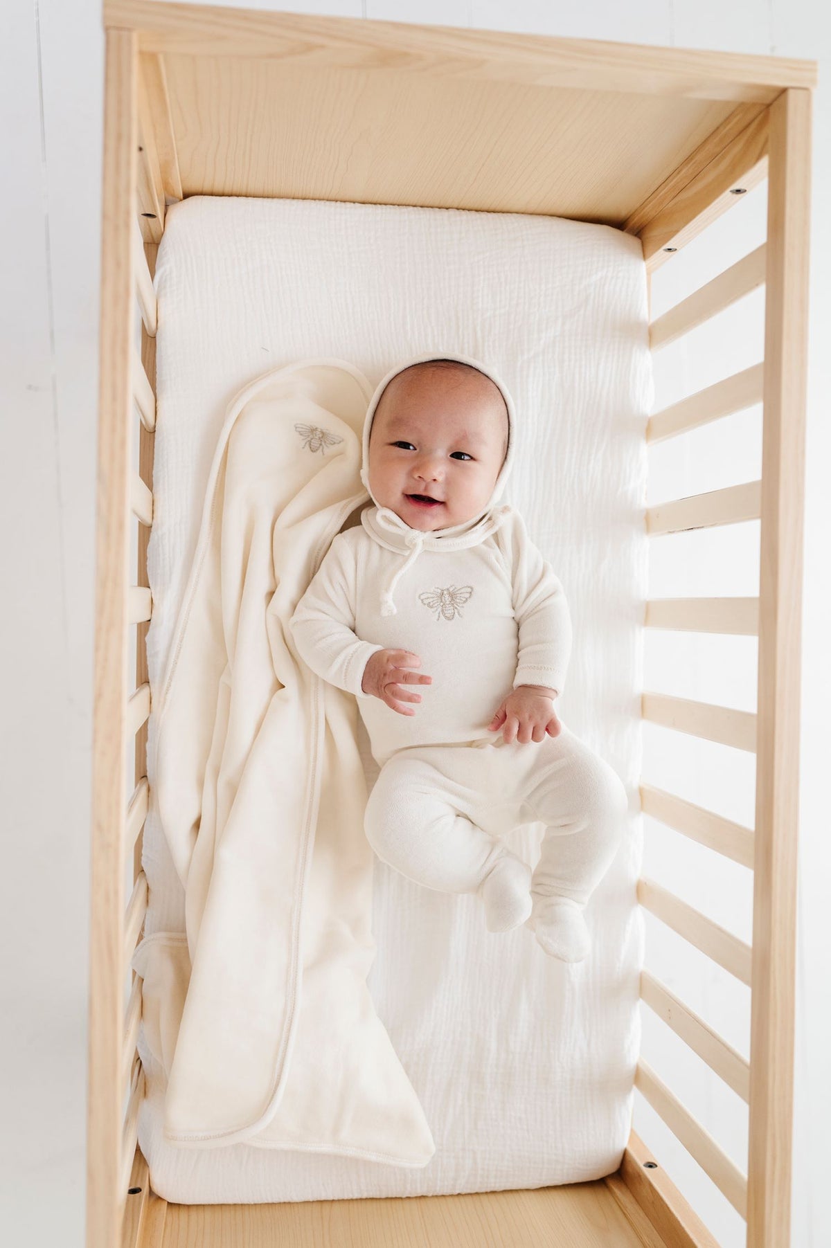 ElYS&CO. 3PC VELOUR METALLIC BEE FOOTIE+BONNET+BLANKET