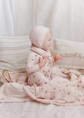 ELYS & CO. 3PC STRAWBERRY FOOTIE, HAT AND BLANKET SET