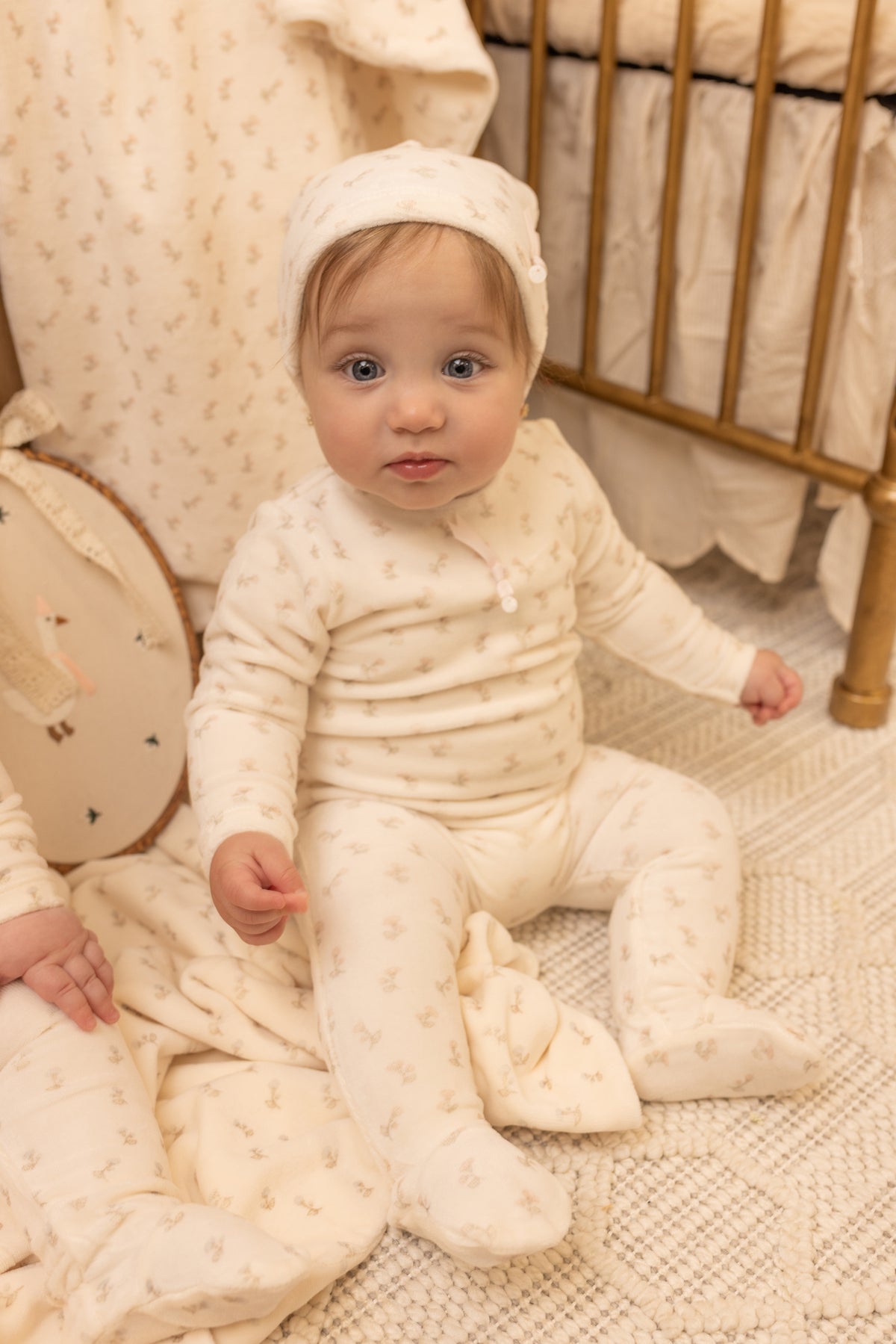 BEE & DEE 2PC BLOSSOMS PRINT VELOUR FOOTIE WITH BEANIE SET