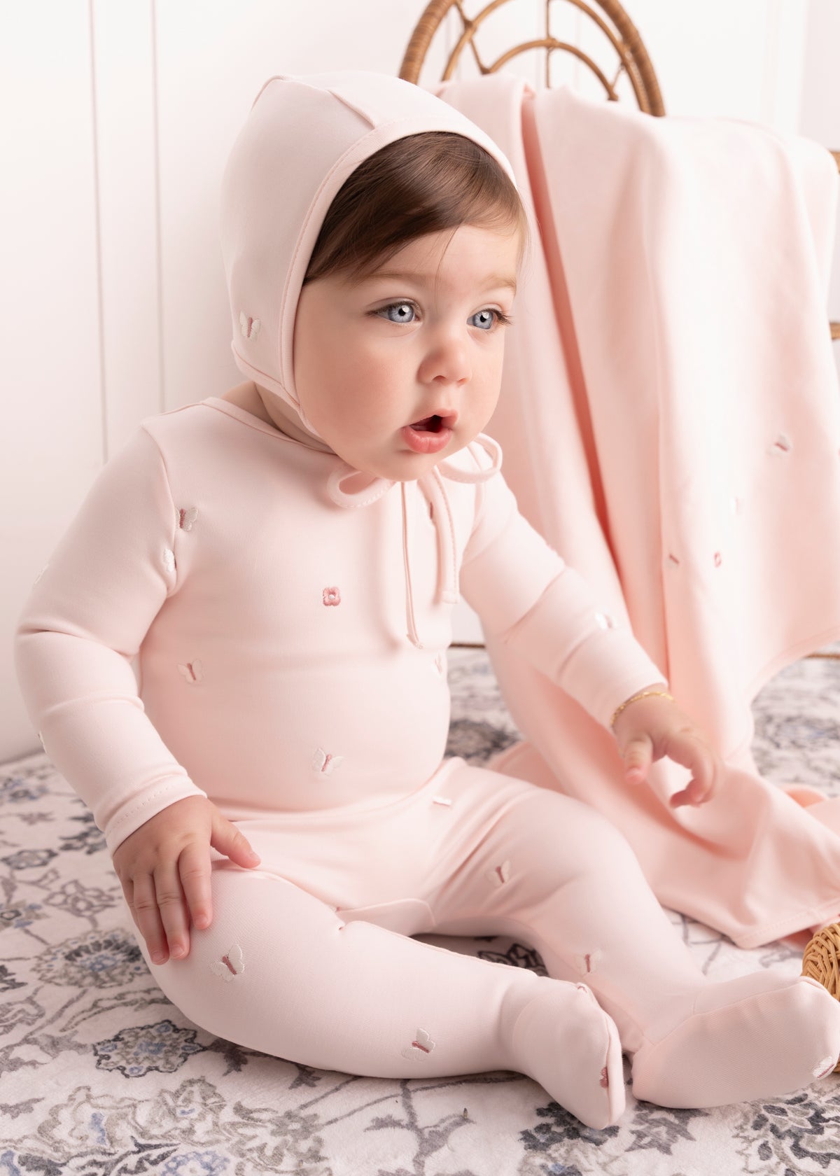 MINILABEL 2PC MINI EMBROIDERED BUTTERFLY FOOTIE WITH HAT SET