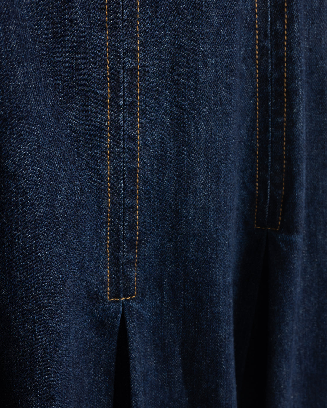 VIBE PLEATED DENIM MIDI SKIRT