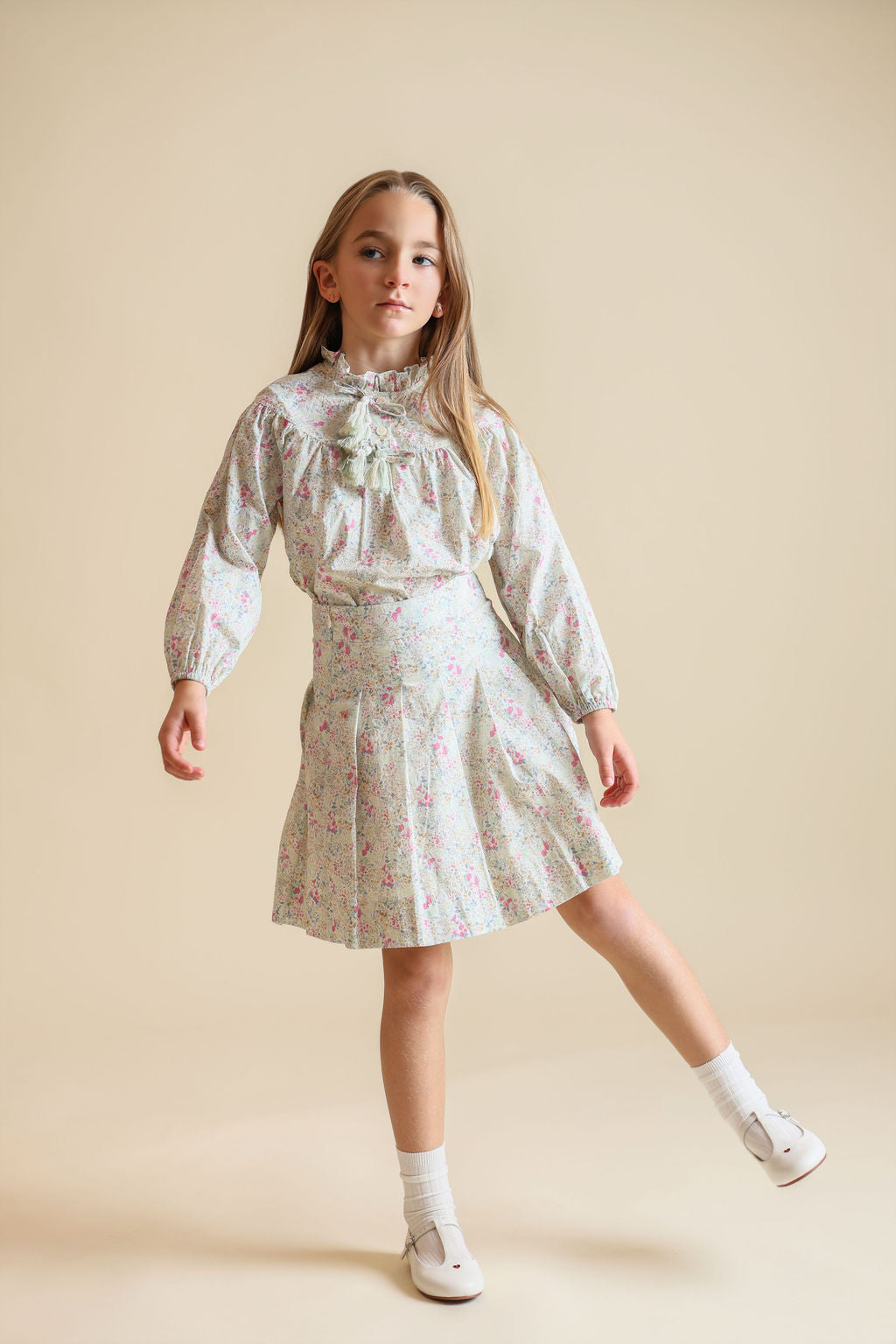 ONE CHILD 2PC SLATER RUFFLE NECK FLORAL BLOUSE WITH PLEATED SKIRT