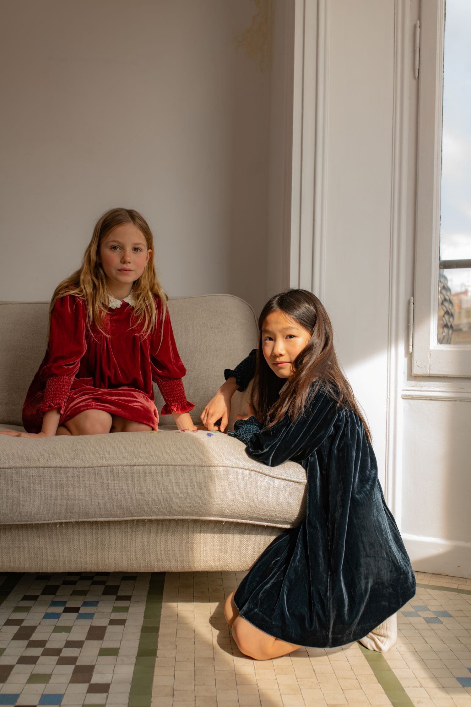 CERA UNA VOLTA LORY SMOCKED DETAIL LACE COLLAR VELVET DRESS