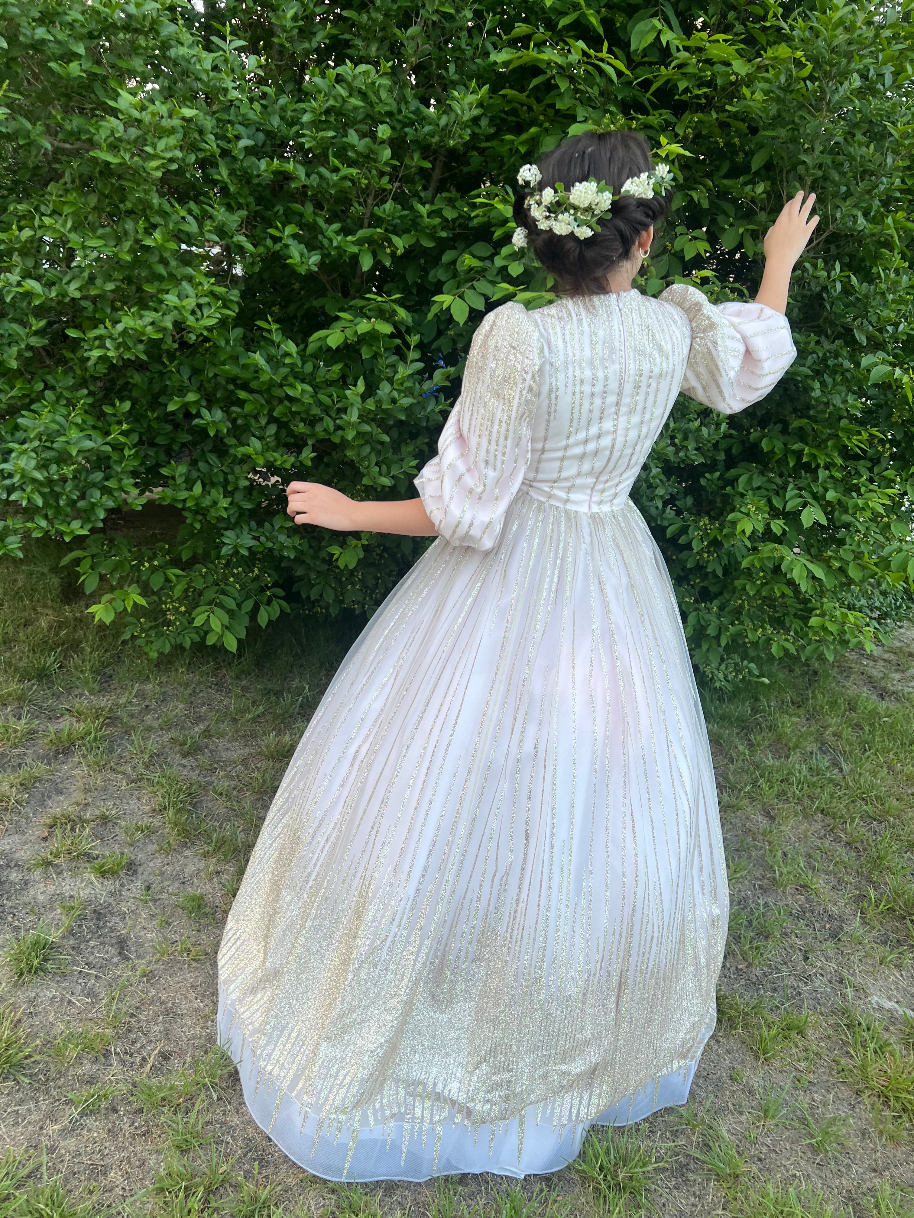 ZOE BUBBLE SLEEVE GLITTER LINES DETAIL TULLE GOWN