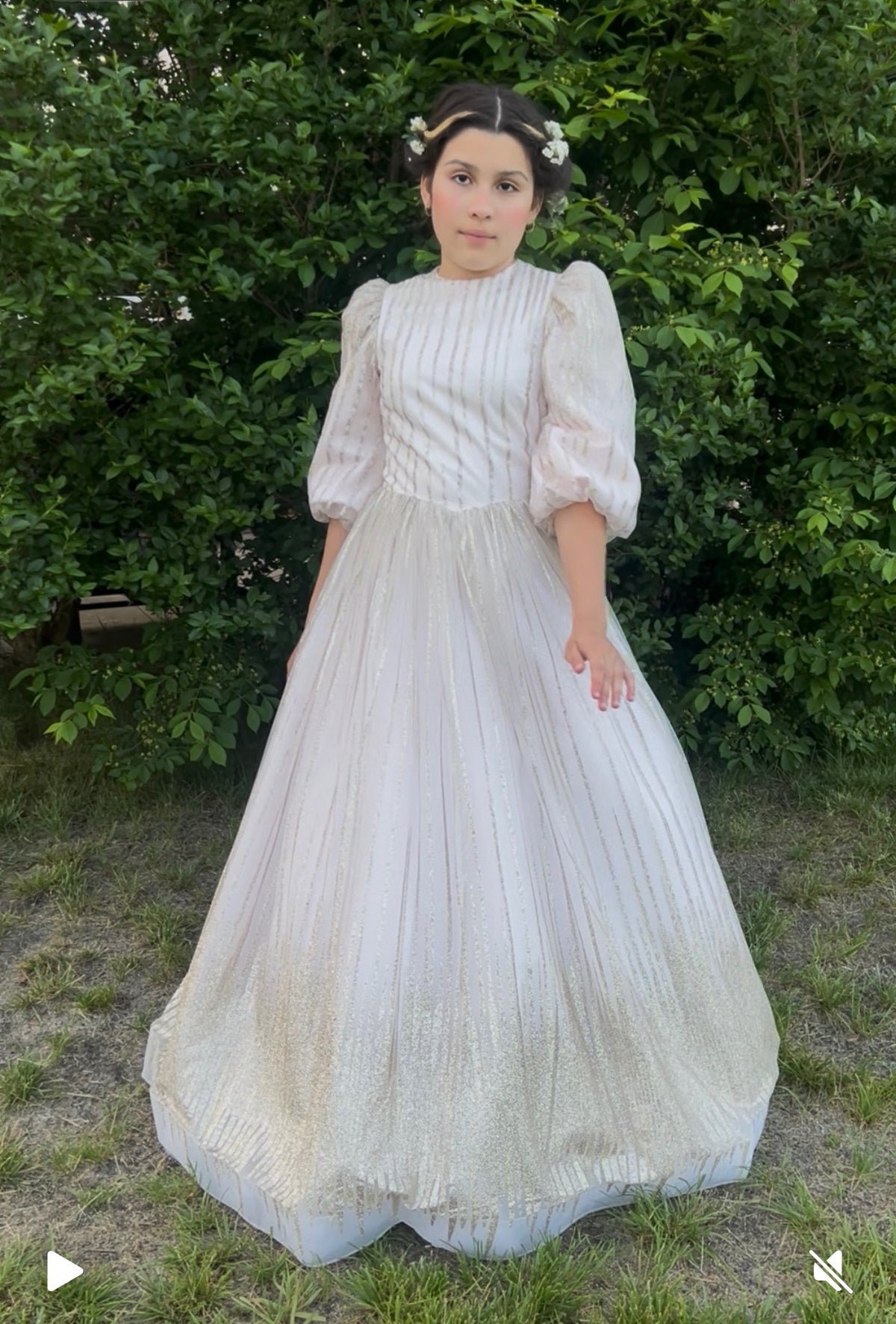 ZOE BUBBLE SLEEVE GLITTER LINES DETAIL TULLE GOWN