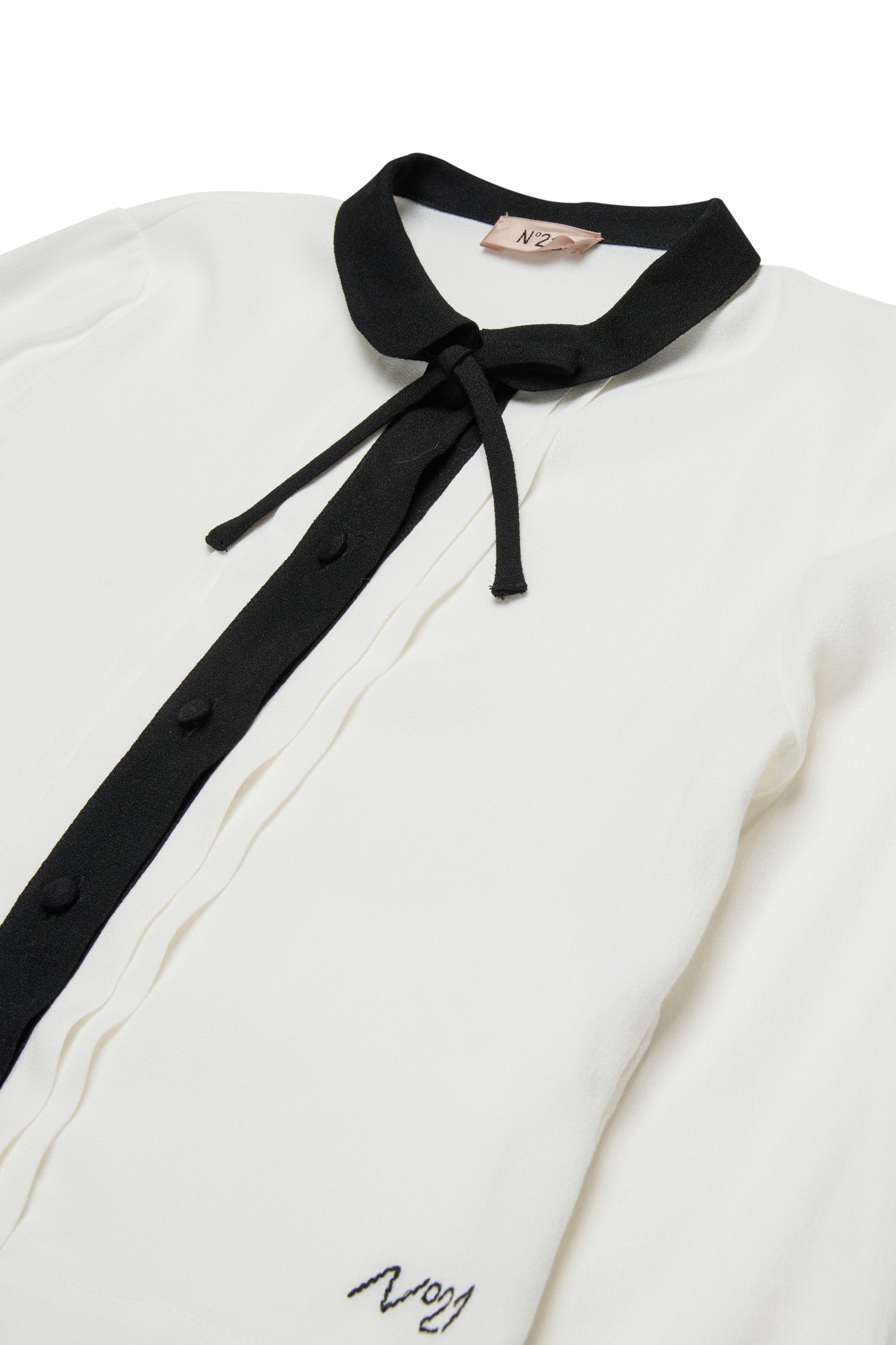 N.21 BUTTON UP BLOUSE WITH BLACK COLLAR AND TRIM