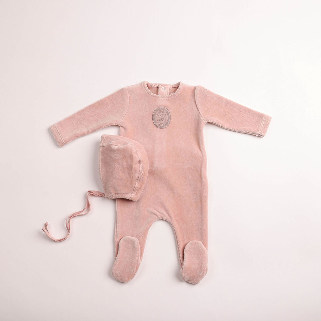 BEE & DEE 2PC PLAQUETTE VELOUR FOOTIE WITH BONNET SET