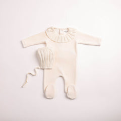 BEE & DEE 2PC PLEATED KNIT VELOUR FOOTIE WITH BONNET SET