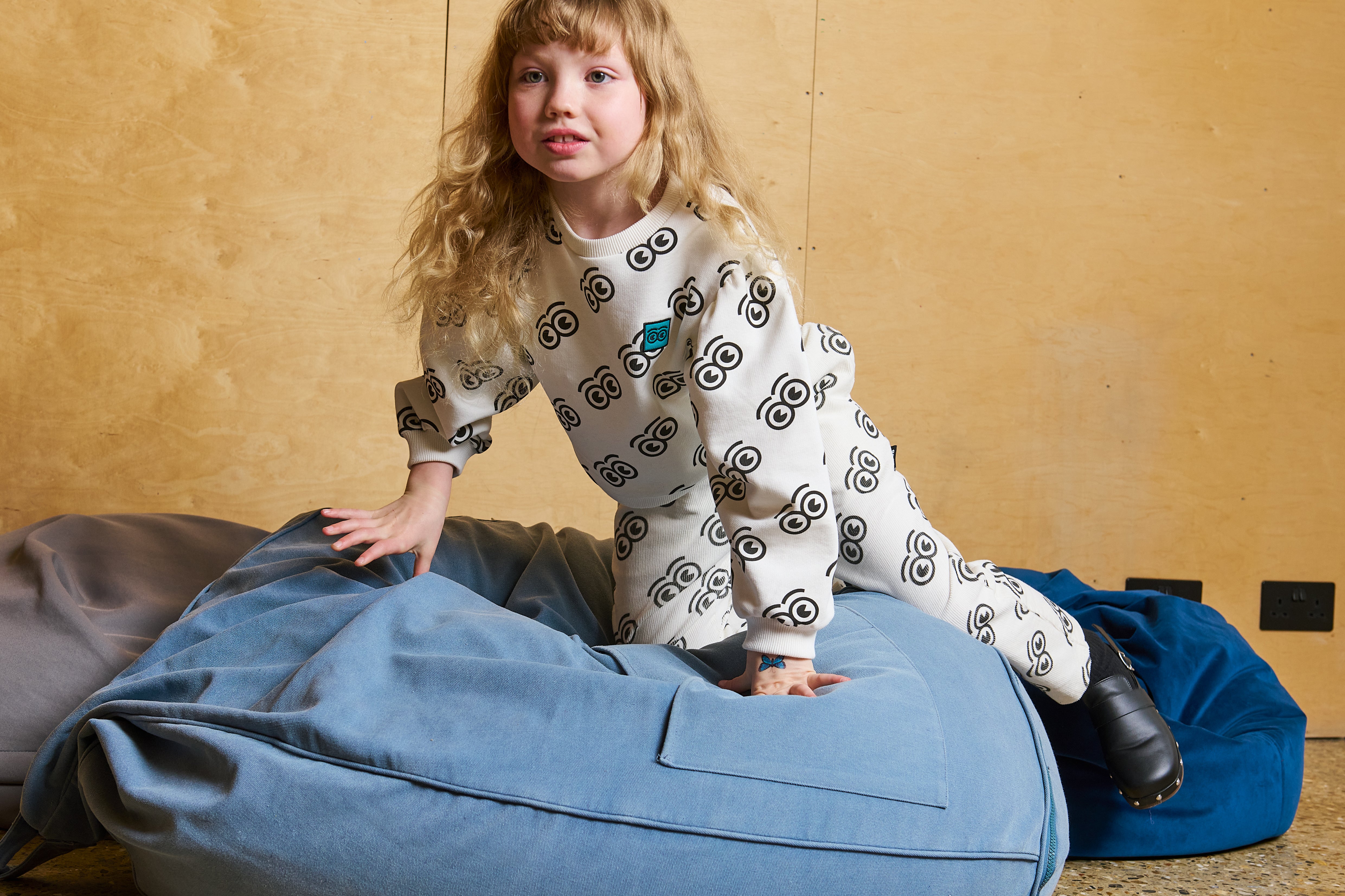 LOUD APPAREL "TRIBE" LOGO EYES ALLOVER PRINT TOP