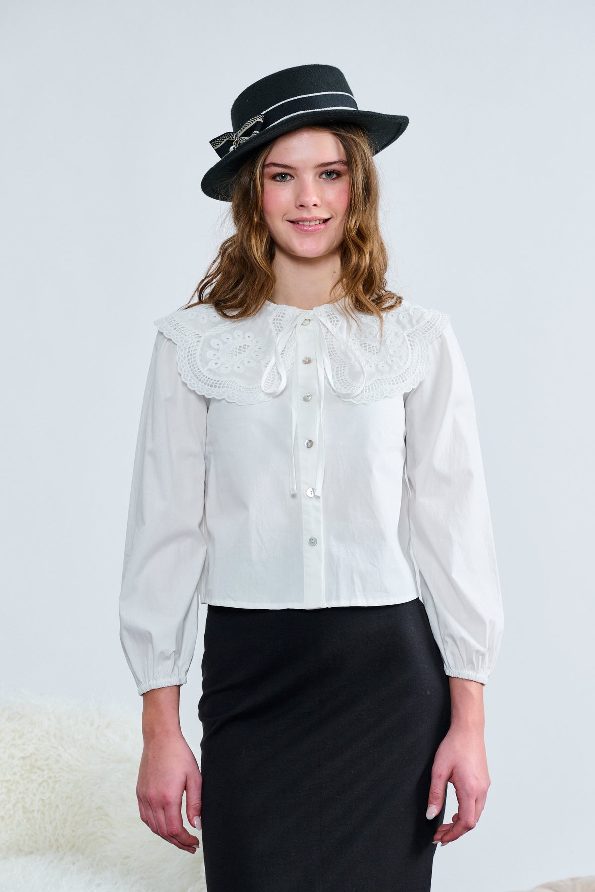 LAURENT EMBROIDERED PETER PAN COLLAR