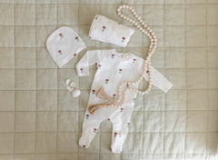 POPPETO 2PC DAISY PRINT FOOTIE + BEANIE SET
