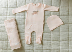 POPPETO 2PC FLOWERS IN WHEELBARROW FOOTIE + BEANIE SET